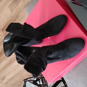 Woman's never worn boots suede